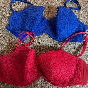 New without tags b.tempt’d women’s lace bra red and blue size 36DDD